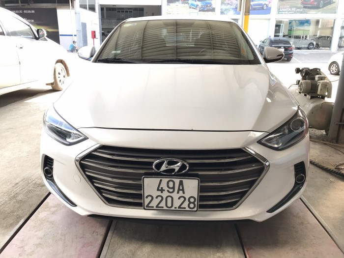 Bán Hyundai Elantra GLS 1.6MT màu trắng số sàn sản xuất 2016 biển tỉnh xe đẹp
