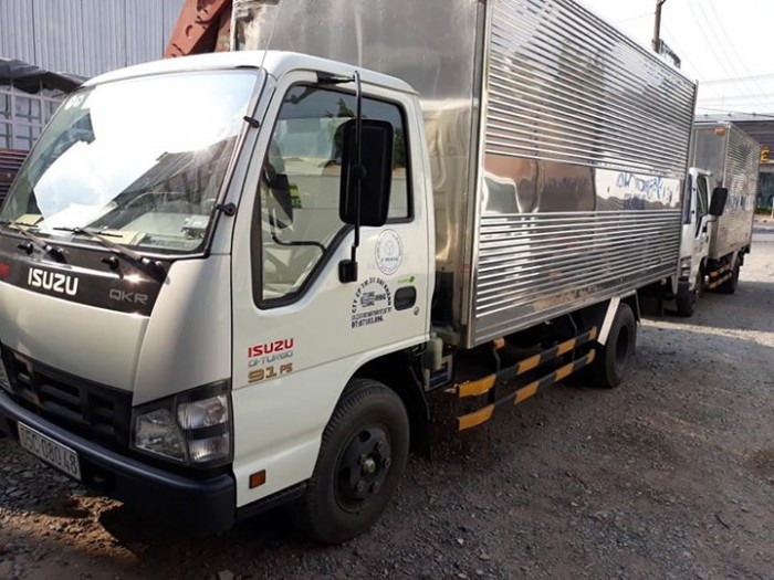 Cần bán xe tải isuzu QKR kín tải 2tấn15