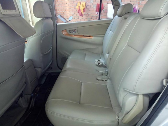 Bán Innova V 2010 màu Bạc máy móc zin rất đẹp