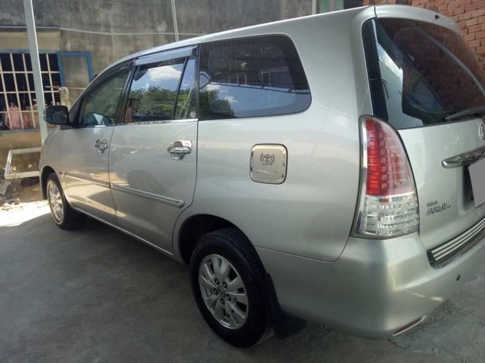 Bán Innova V 2010 màu Bạc máy móc zin rất đẹp