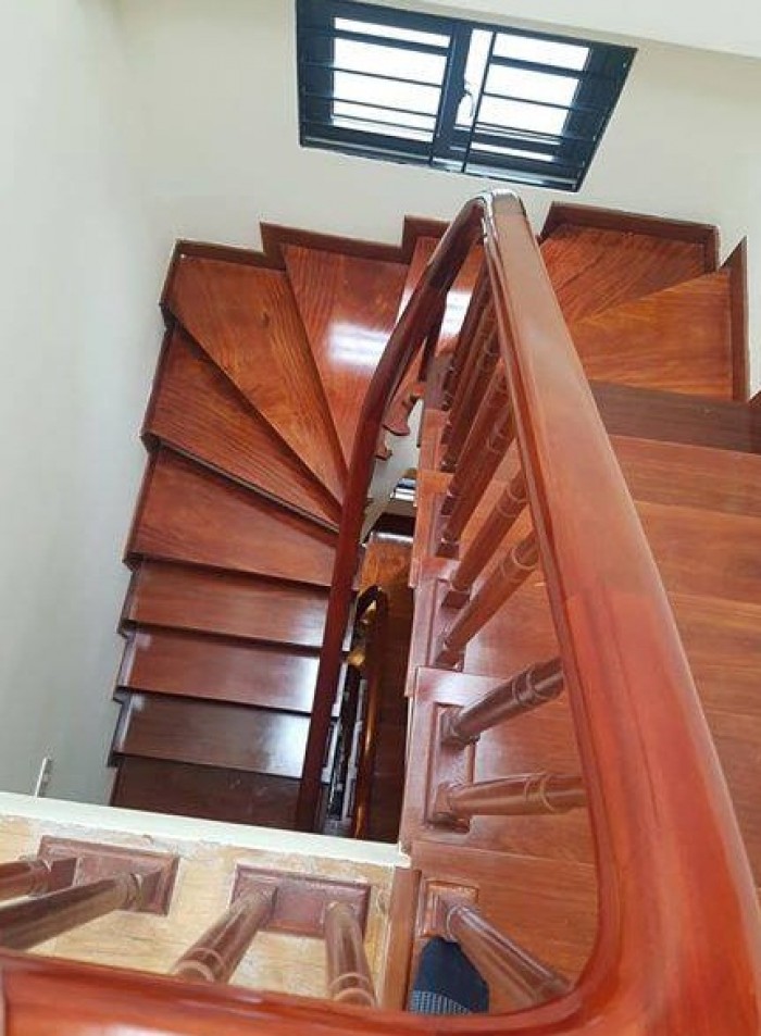 Bán nhà Võng Thị, Hồ Tây, ô tô 35m, Lô góc, DT 33m2, 5 tầng, giá chỉ 3 tỷ