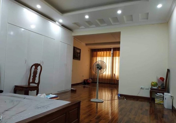 Bán gấp nhà 5 tầng phố Nhân Hòa 35m2, ban công view rộng, giá 3.2 tỷ.