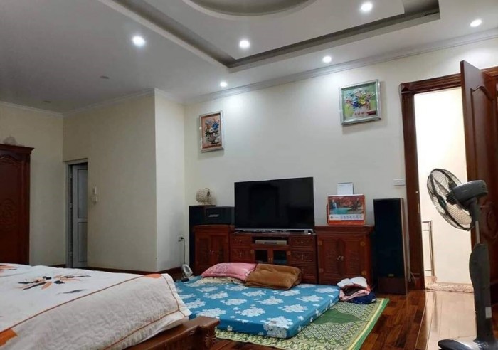 Bán gấp nhà 5 tầng phố Nhân Hòa 35m2, ban công view rộng, giá 3.2 tỷ.