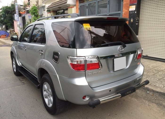 Bán Xe Fortuner 2010 tự động xăng màu Bạc xe rất ít đi.