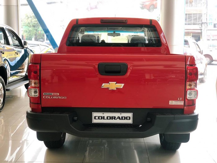 Bán tải 5 chỗ Chevrolet Colorado số tự động 1 cầu, màu đỏ