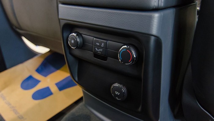 Ford Everest Ambient 4x2 - Lăn bánh 1 tỷ 04, Tặng Ghế Da, Film Cách Nhiệt