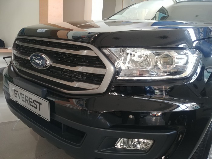Ford Everest Ambient 4x2 - Lăn bánh 1 tỷ 04, Tặng Ghế Da, Film Cách Nhiệt