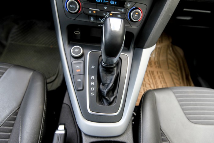 Bán Ford Focus S 2017 tự động 1.5 màu đỏ cực đẹp
