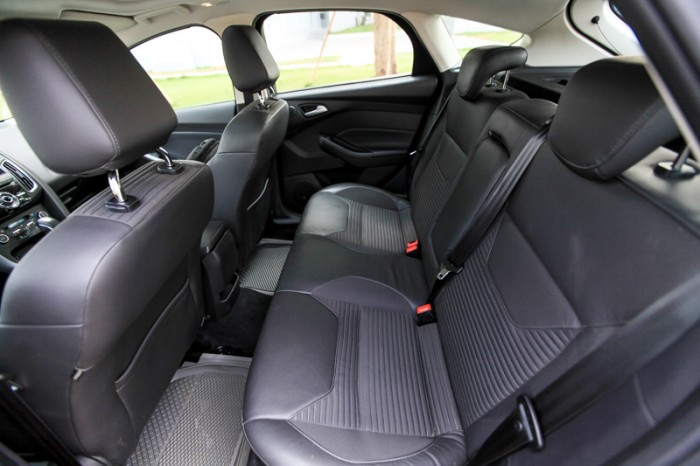 Bán Ford Focus S 2017 tự động 1.5 màu đỏ cực đẹp