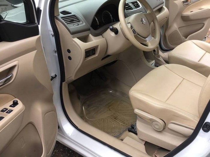 Bán Suzuki Ertiga 2016 tự động màu trắng xe đi 22 000 km