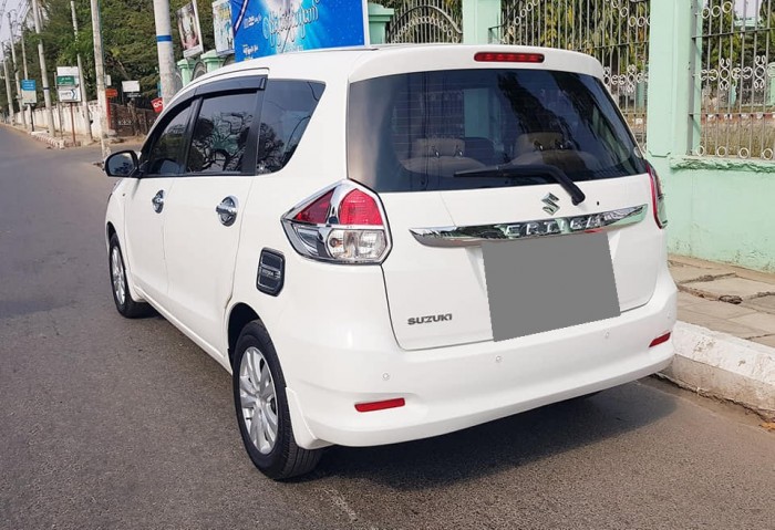 Bán Suzuki Ertiga 2016 tự động màu trắng xe đi 22 000 km