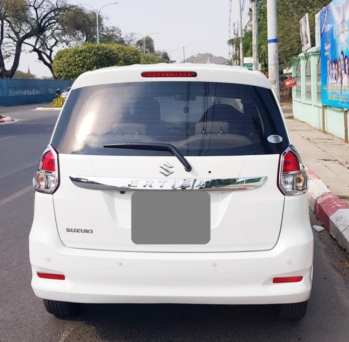 Bán Suzuki Ertiga 2016 tự động màu trắng xe đi 22 000 km