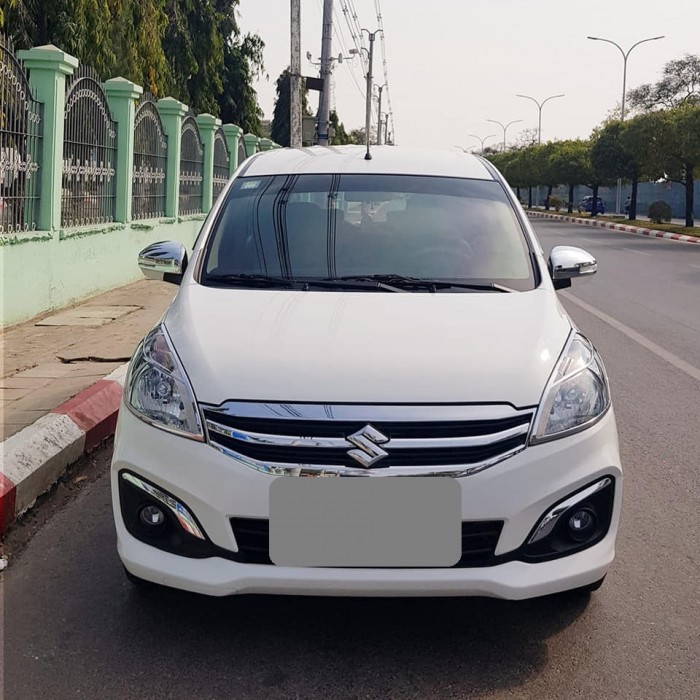 Bán Suzuki Ertiga 2016 tự động màu trắng xe đi 22 000 km