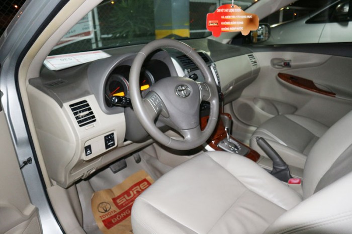 Bán xe Altis 2.0V sx 2010 màu bạc, giá giảm sâu 30 triệu đồng