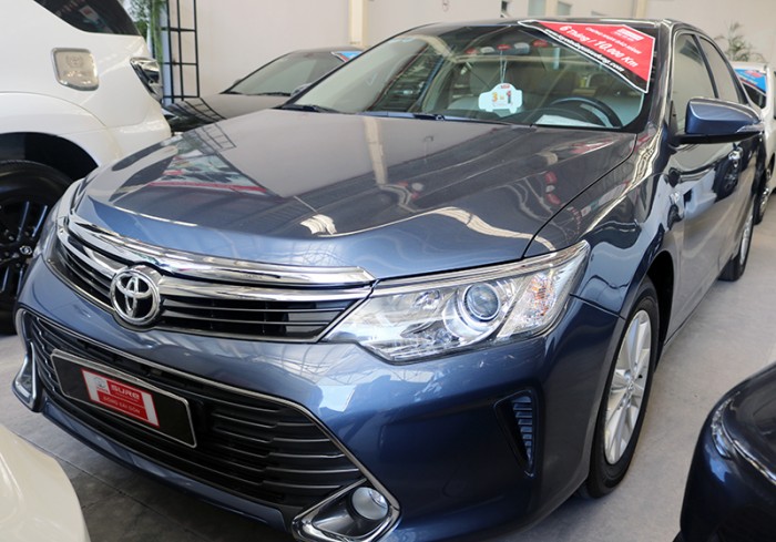 Bán xe Camry 2.0E sx 2015 màu xanh, xe sài kỹ, giá còn giảm sâu