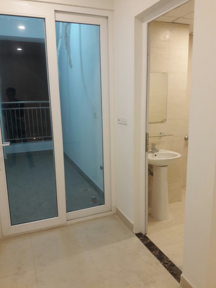 Căn hộ 2PN, 2 WC, giá bán 31 triệu/m2, tại chung cư  60 Hoàng Quốc Việt.