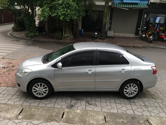 Nhà tôi bán xe TOYOTA VIOS 1.5E màu ghi bạc, sx 2012, chính chủ gia đình từ đầu