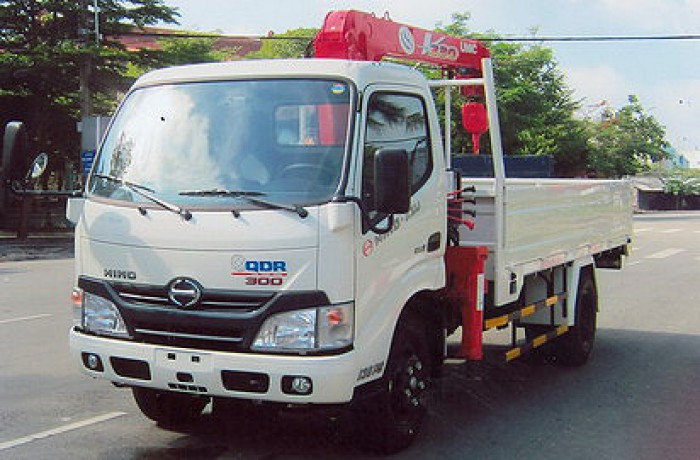 HINO XZU650L gắn cẩu 2 tấn UNIC model URV232 | Khuyến mãi thuế trước bạ 2% | Giá siêu khuyến mãi