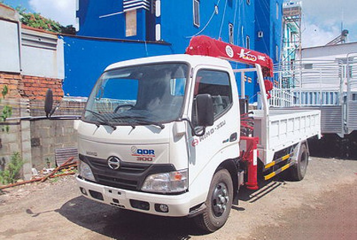 HINO XZU650L gắn cẩu 3 tấn UNIC model URV293 | Khuyến mãi thuế trước bạ 2% | Hỗ trợ mua xe trả góp