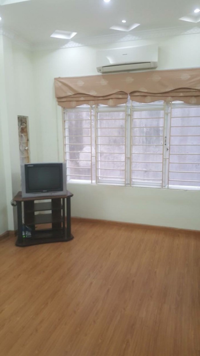 Bán nhà Đống Đa Kinh Doanh Ngõ Oto. 30m2 x 5 t,