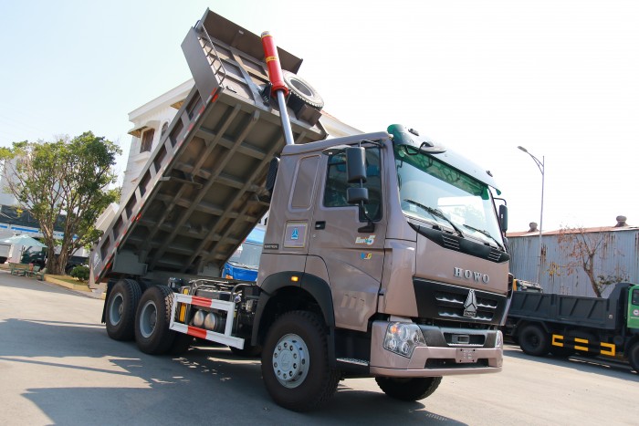 Howo Sinotruk V7G 3 chân