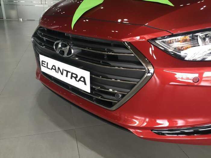 Bán xe Hyundai Elantra số sàn, SIÊU khuyến mãi tặng 50% trước bạ, 50% Phí biển số...