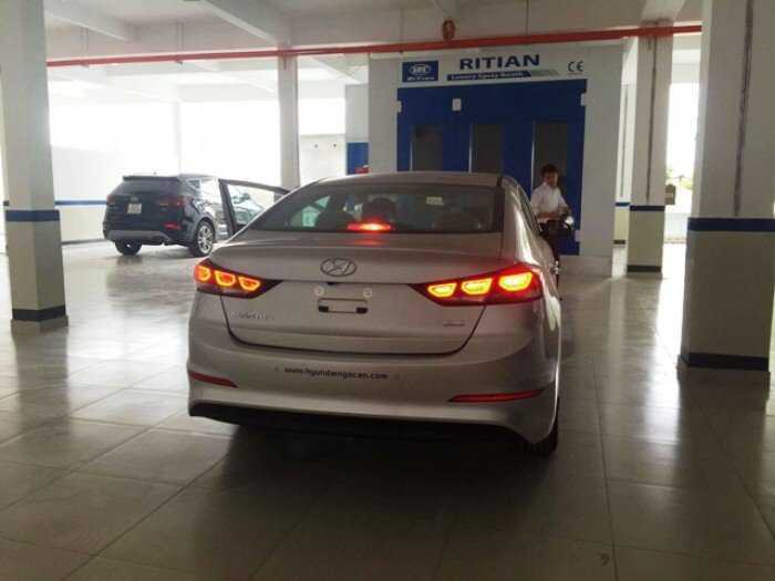 Bán xe Hyundai Elantra số sàn, SIÊU khuyến mãi tặng 50% trước bạ, 50% Phí biển số...