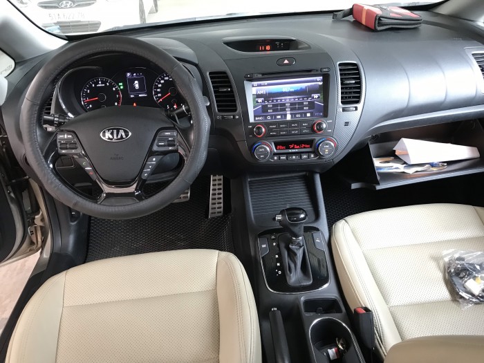 Bán Kia Cerato 1.6AT màu vàng cát số tự động sản xuất 2016 biển tỉnh đi 48000km