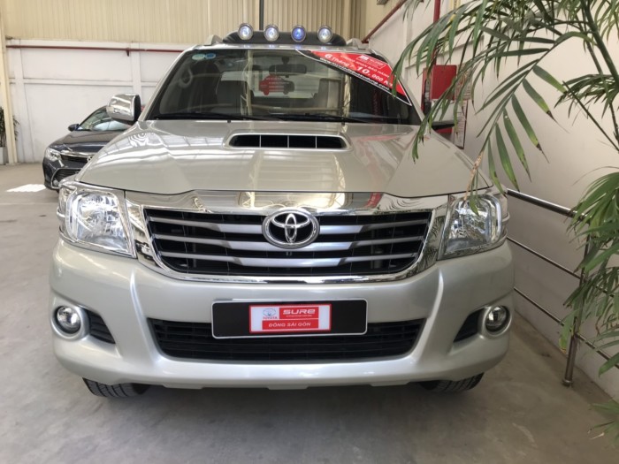Bán xe Hilux 2.5E sx 2014 màu bạc, siêu tiết kiệm, giá còn giảm