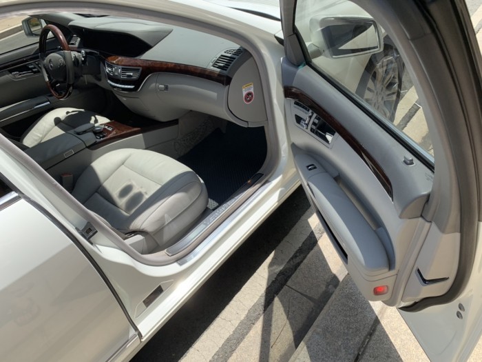 Cần bán Mercedes S400 Hybrid 2012 nhập khẩu màu trắng nt kem