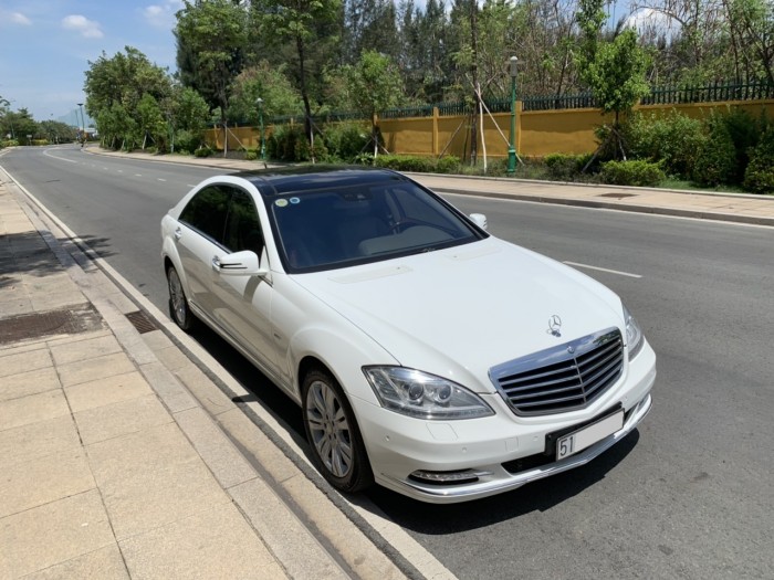 Cần bán Mercedes S400 Hybrid 2012 nhập khẩu màu trắng nt kem