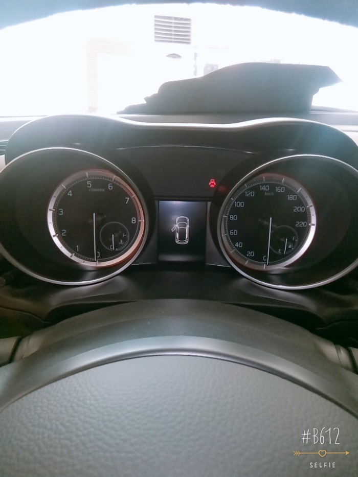 Bán xe Suzuki swift đời 2019,màu trắng,xe nhập,giá 499 triệu.