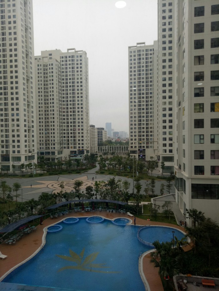Cần bán căn 3PN ban công Đông Nam view quảng trường, bể bơi