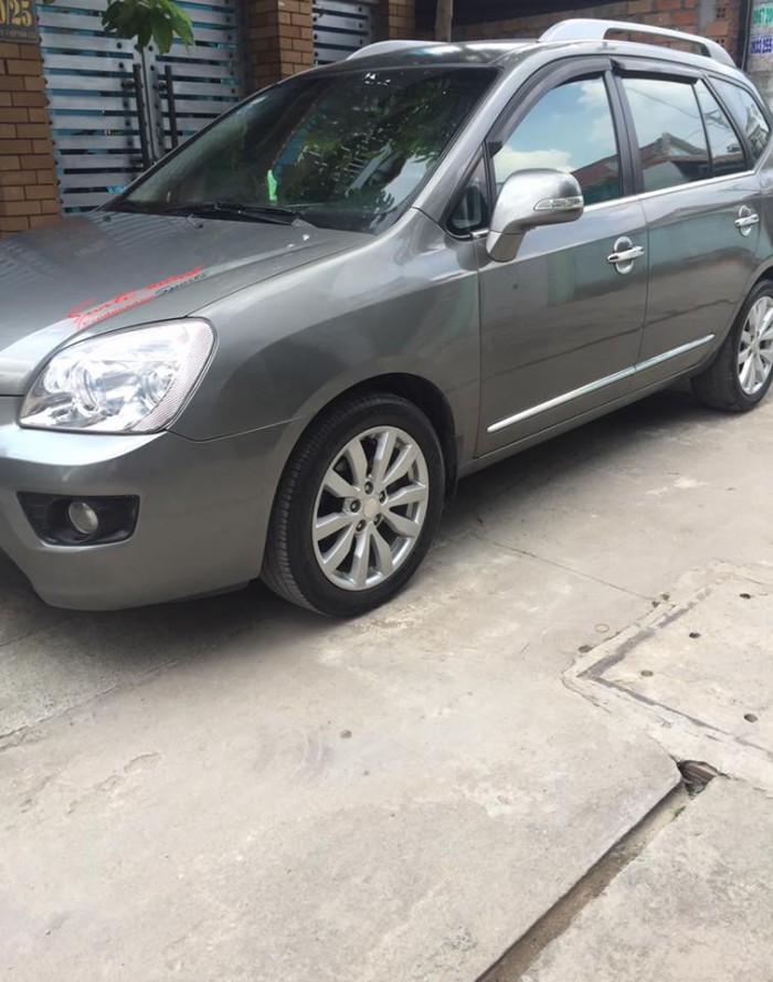 Bán Kia Carens 2.0 tự động 2011 màu xám rất mới.