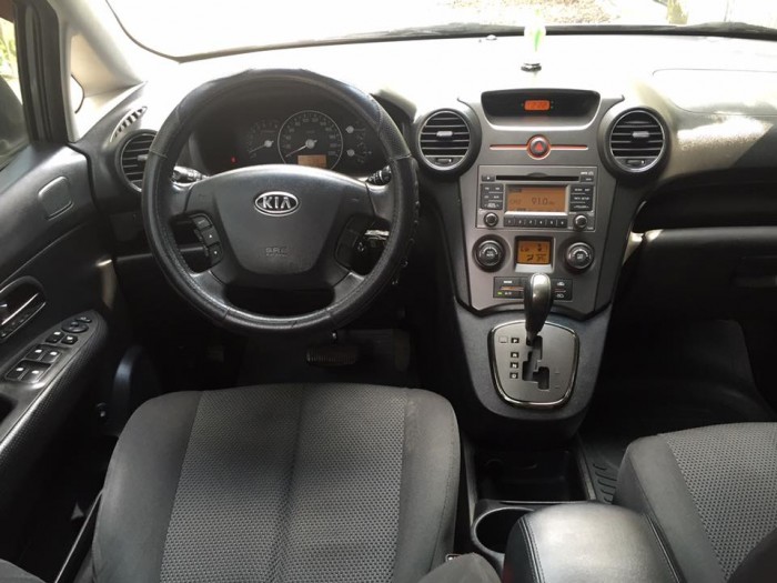 Bán Kia Carens 2.0 tự động 2011 màu xám rất mới.