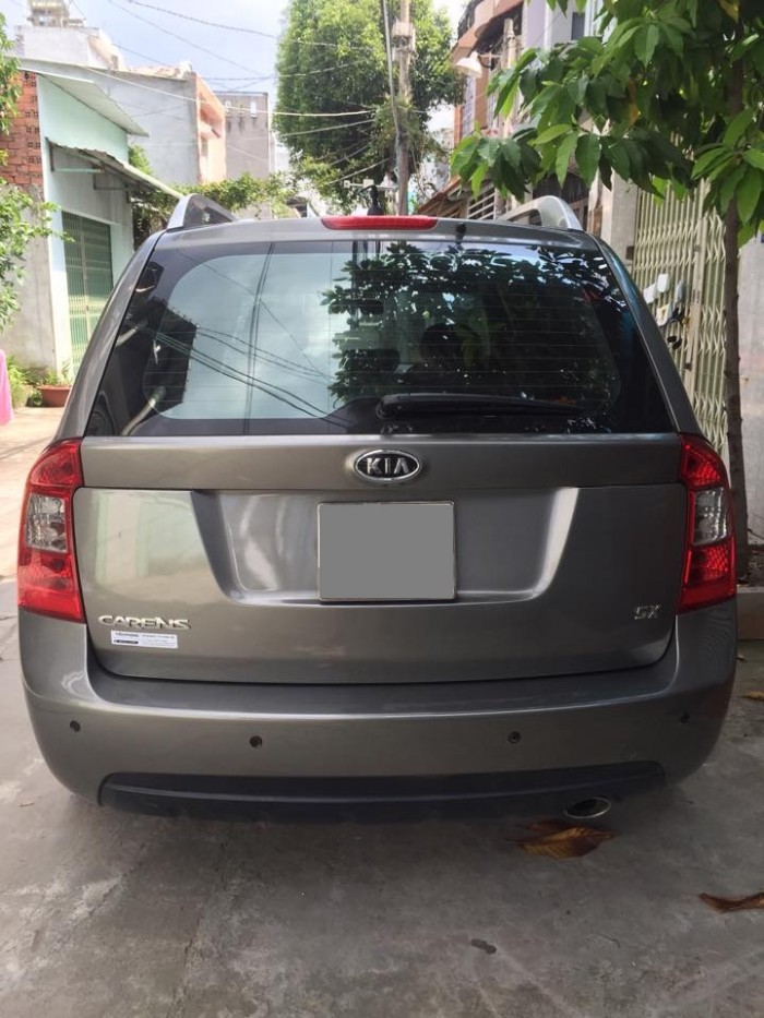 Bán Kia Carens 2.0 tự động 2011 màu xám rất mới.