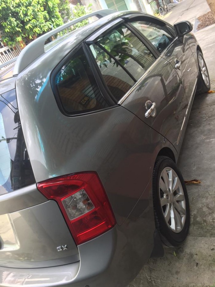 Bán Kia Carens 2.0 tự động 2011 màu xám rất mới.
