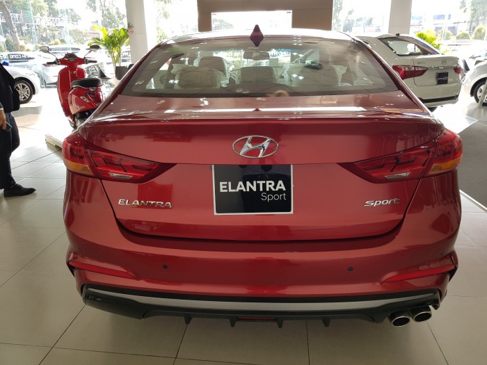 Khuyến mãi cực HOT. Mua Elantra trúng ngay Vespa Sprint