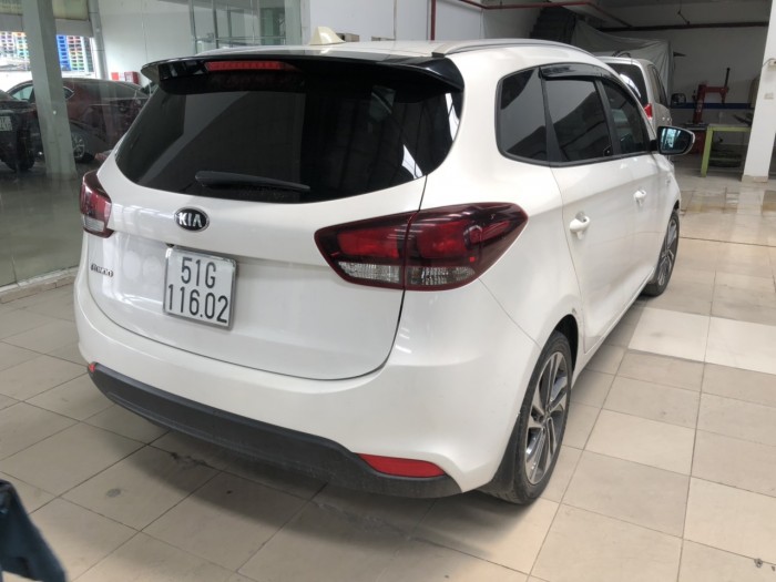Bán Kia Rondo 2.0MT màu trắng số sàn sản xuất 2017 biển Sài Gòn máy xăng