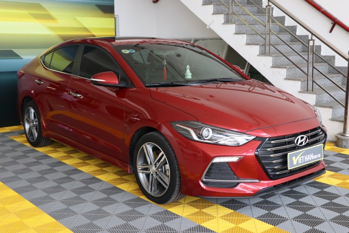 Bán Hyundai Elantra Turbo 1.6AT màu đỏ số tự động sản xuất 2018 biển tỉnh đi 7000km