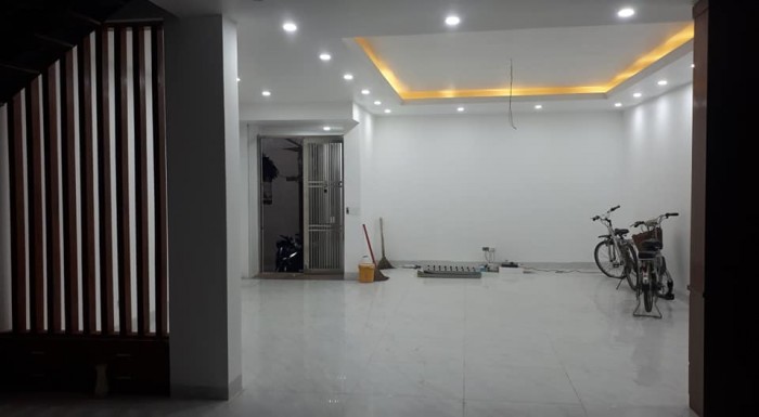 Cách phố Giảng Võ, Đống Đa chỉ 10m, 90m2 x 4 tầng, giá 7.5 tỷ.