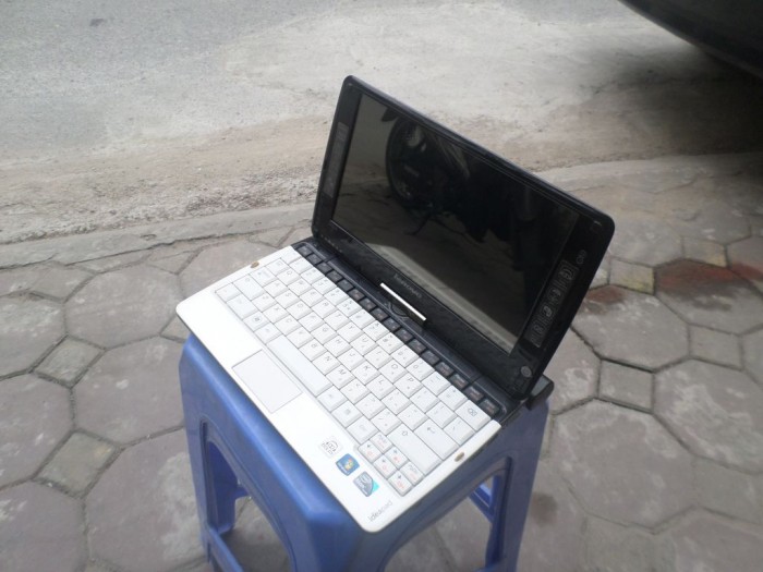 laptop cũ lenovo S10-3t, màn cảm ứng xoay 180 độ x2, pin 8cell, thanh lý giá gốc