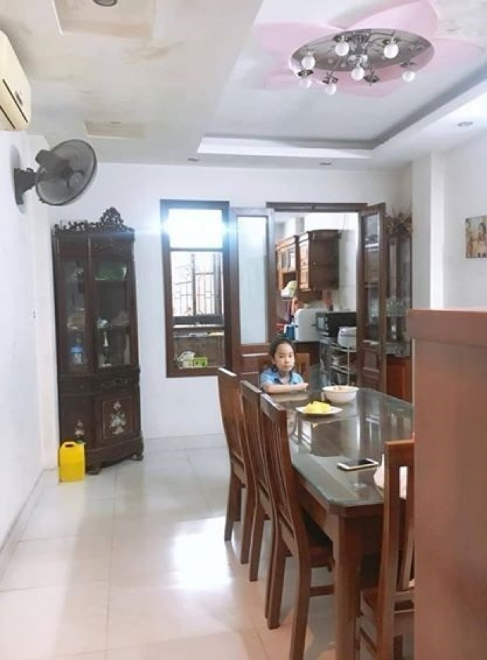 Bán nhà đẹp 4 tầng DT 30m2 về ở luôn Phố Quan Nhân, Thanh Xuân giá 2,1 tỷ