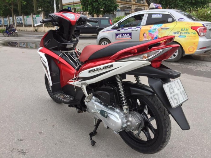 Airblade110 Fi màu đỏ trắng Sport biển Hà nội 5 số