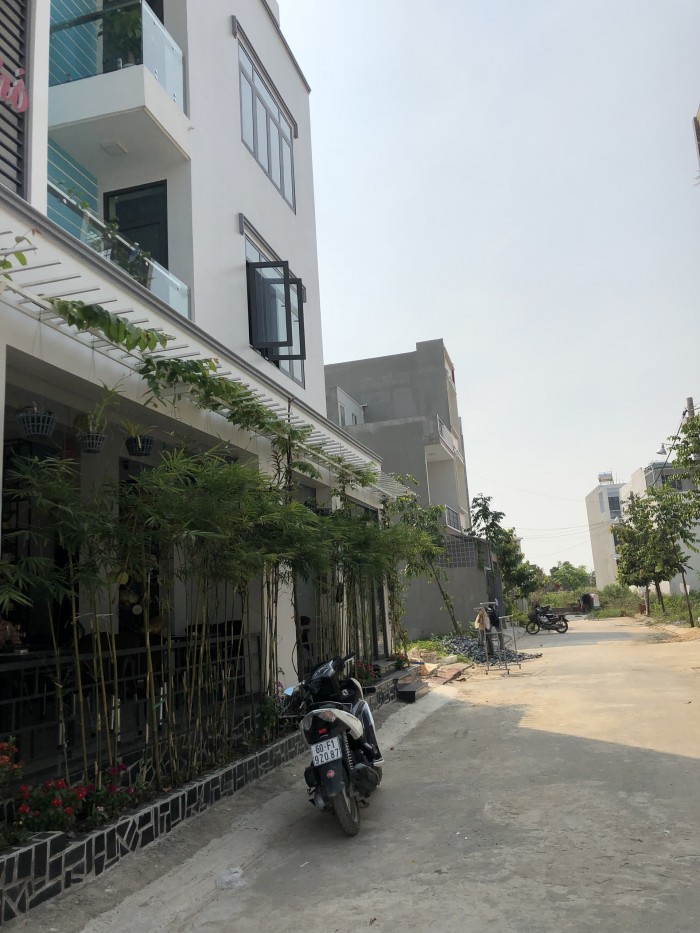 Bán 86.5m2 đất đường Trường Lưu Quận 9