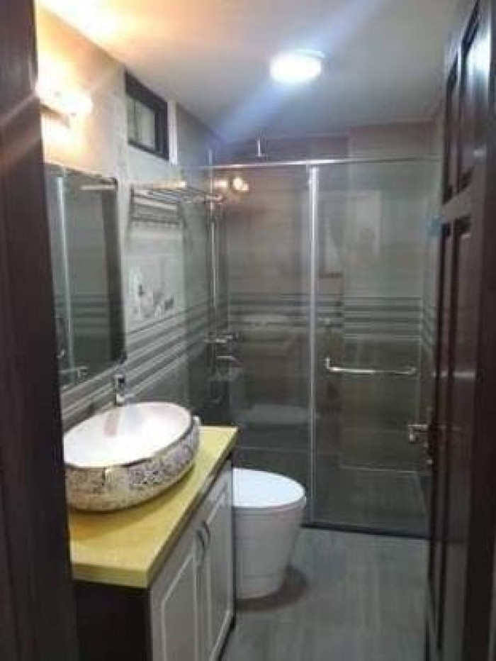 Nhà Văn Cao - Ba Đình . 5 tầng - 76m2. ôtô vào nhà. Giá 8.3 tỷ.