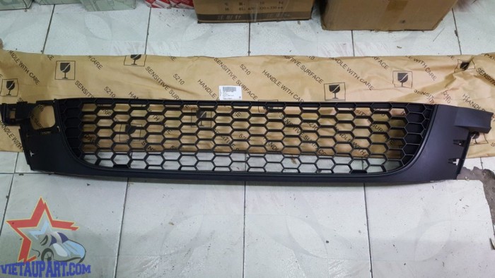 1K8 853 677 9B9 (Lưới gió cản trước Volkswagen Scirocco)
