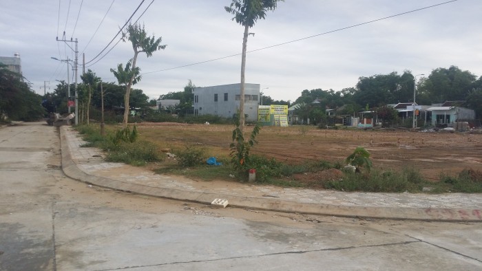 Bán đất sát QL1A,gần Đà Nẵng-Đã có sổ-giá cả phải chăng.LH.