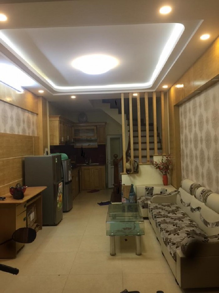 Nhà đẹp phố Thịnh Quang  28m2 5 tầng ở được luôn.