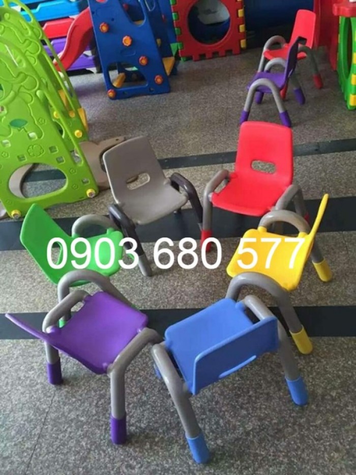 Cần bán bàn ghế nhựa trẻ em mầm non, mẫu giáo40